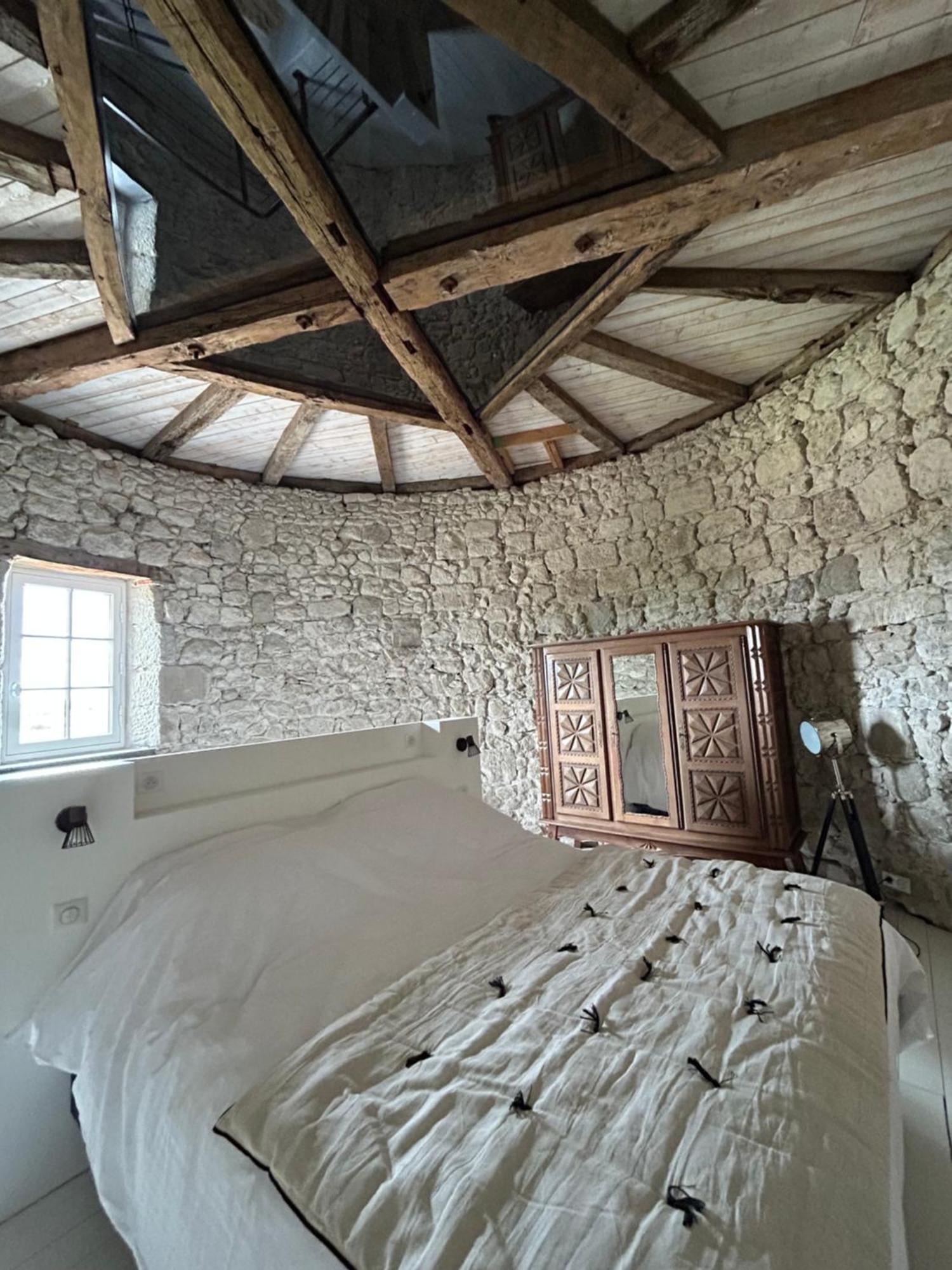 Un Petit Chateau Lauzun 外观 照片