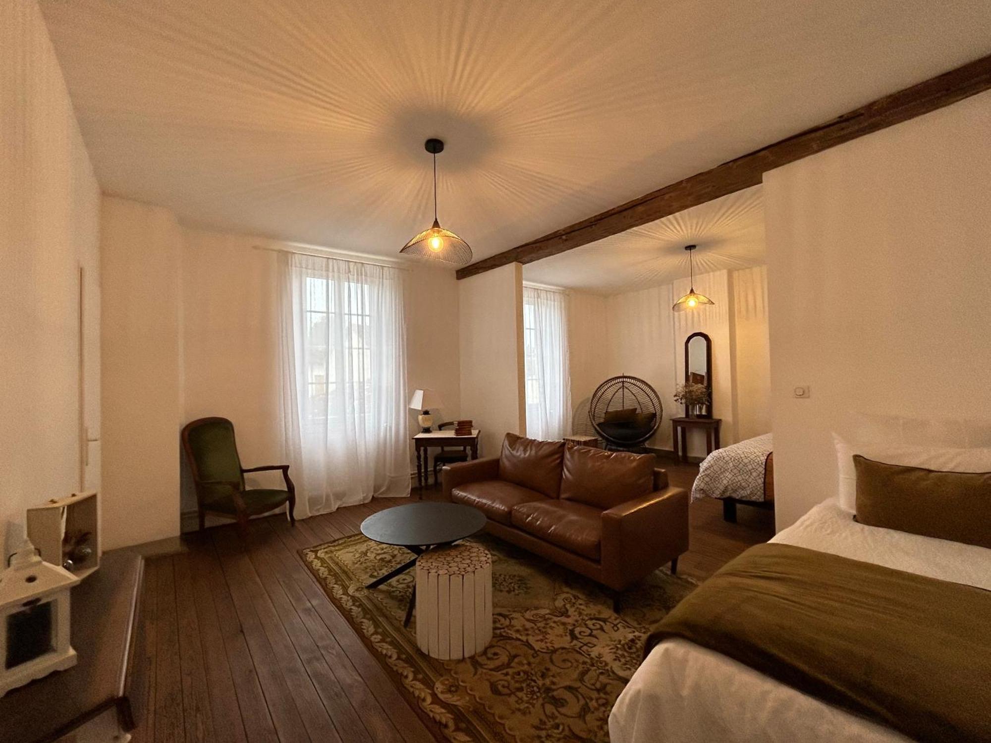 Un Petit Chateau Lauzun 外观 照片
