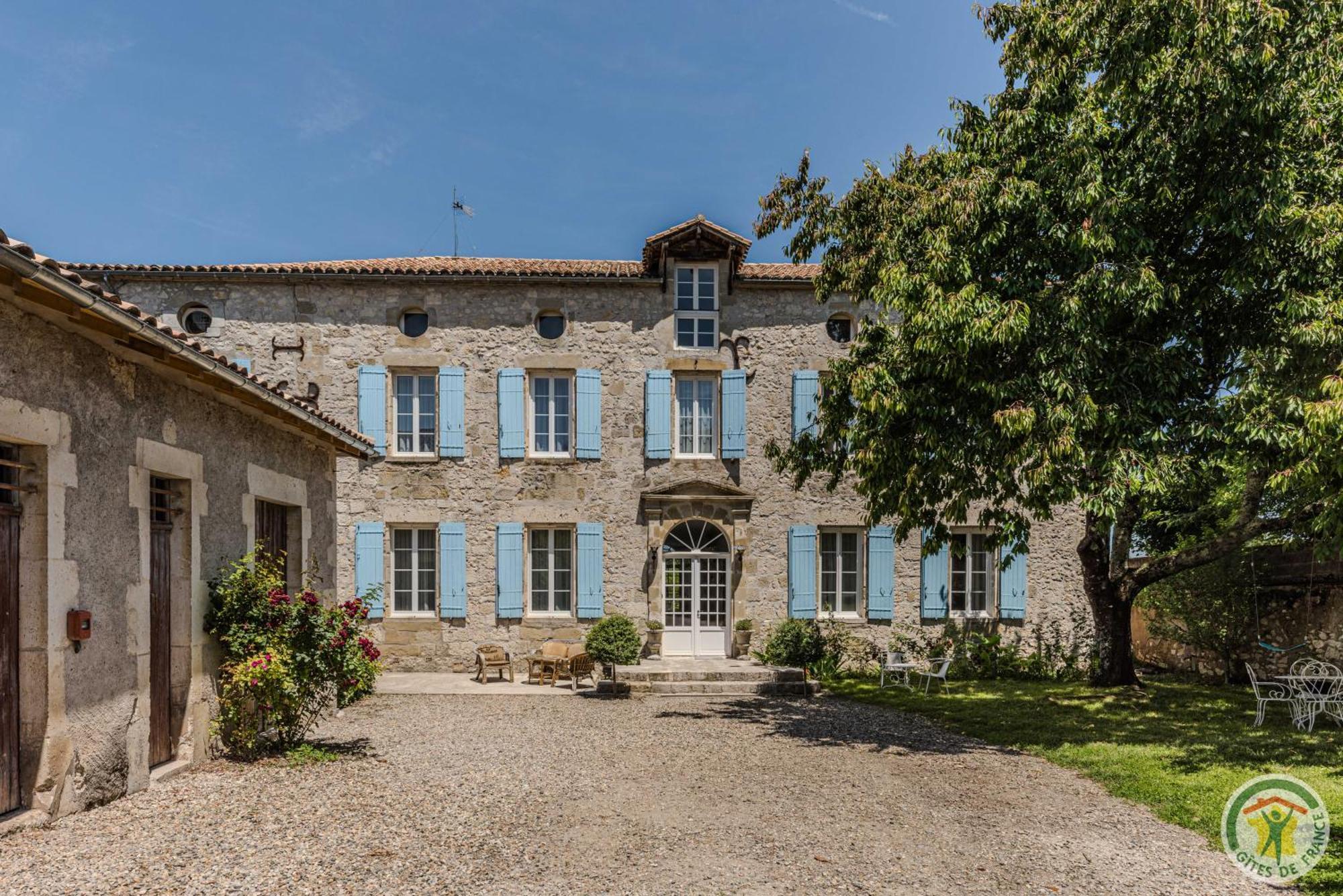 Un Petit Chateau Lauzun 外观 照片