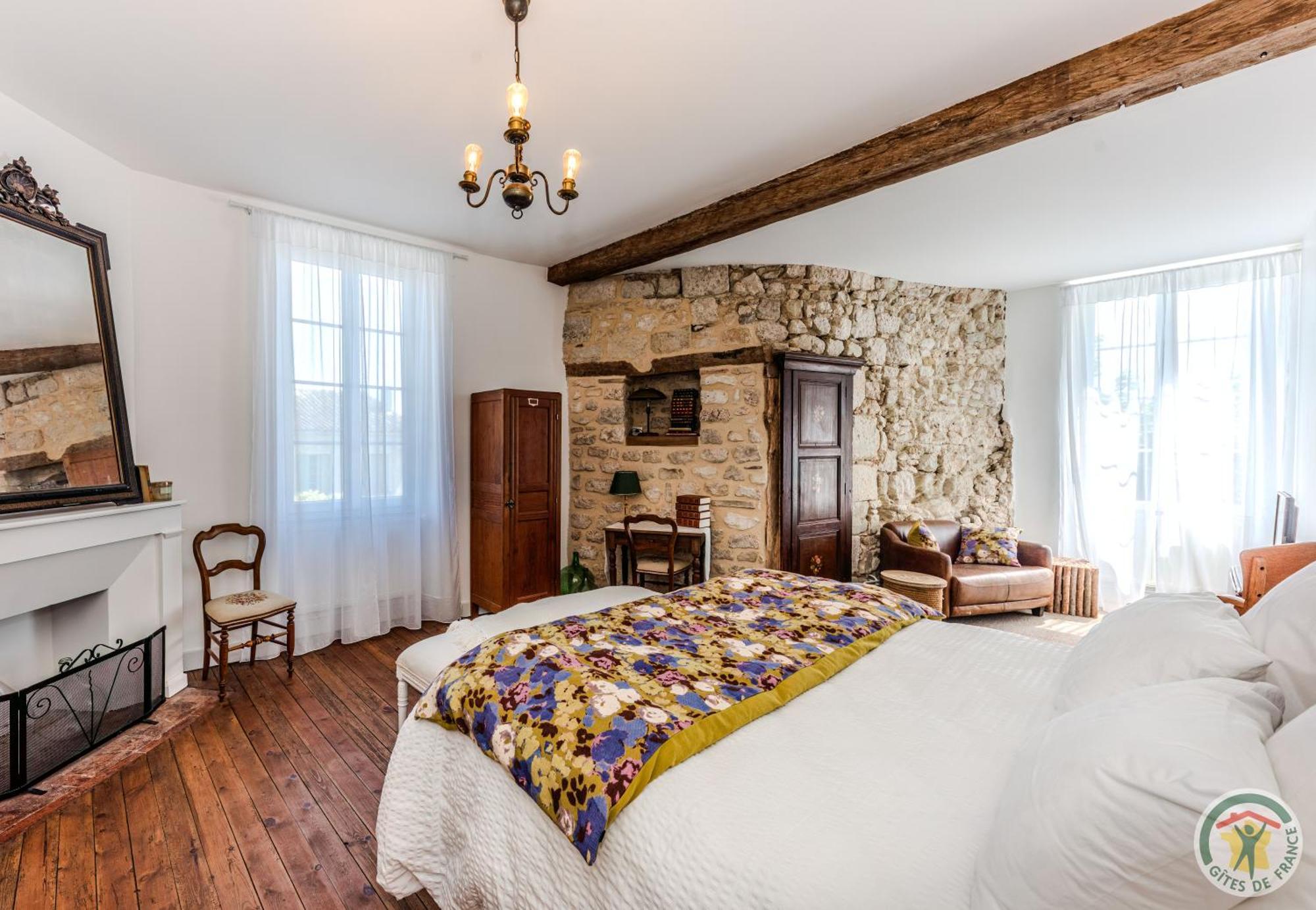 Un Petit Chateau Lauzun 外观 照片
